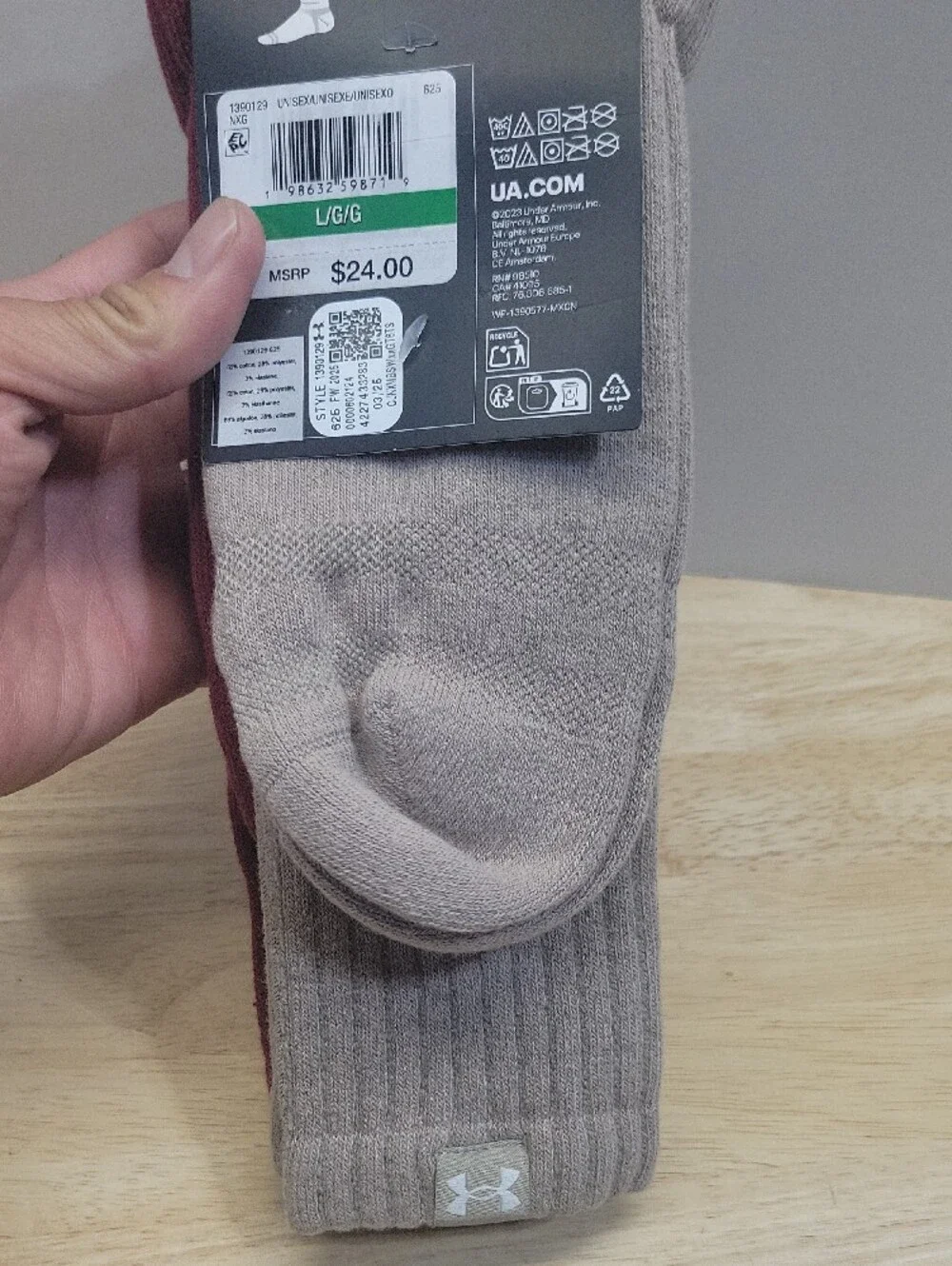Under Armour Men’s Cushioned Scrunch Crew Socks - Burgundy & Beige - 2 Pack